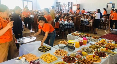 Nhà trường tổ chức Tiệc Buffet cho hơn 400 học sinh khối 4 tuổi và 5 tuổi