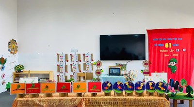 HĐTH Làm các con vật từ những nguyên vật liệu khác nhau.